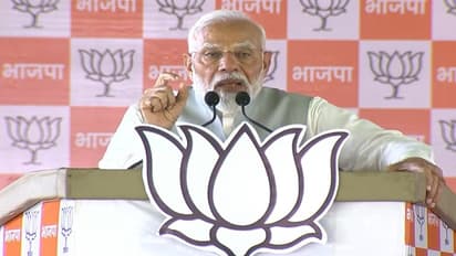 Narendra Modi attacks Sonia Gandhi 