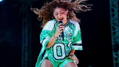 Bottle Thrown At Sunidhi Chauhan In Live Concert