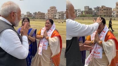 Lady burst into tears in front of Narendra Modi