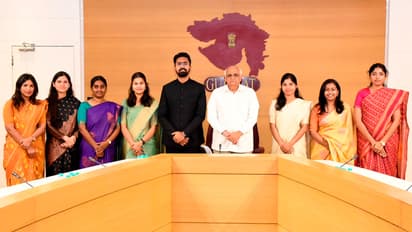 Bhupendra-Patel-meet-IAS-officers-in-Gandhinagar