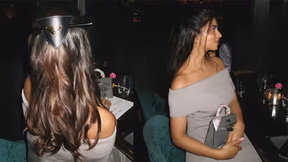 Suhana-Khan-put-on-Prada-48k-hair-clip