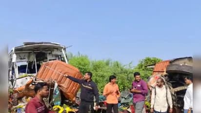 maharashtra bus truck accident jalna road severe crash deaths and injuries