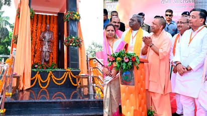 Yogi-Adityanath-unveiled-the-statue-of-Pt-Deendayal-Upadhyay