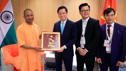 Yogi-Adityanath-meet-Vietnam-delegates-at-UPITS-2024