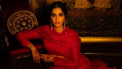 Sonam-Kapoor-at-MAMI-Mumbai-Film-Festival-brand-ambassador-of-Word-To-Screen-Market-2024
