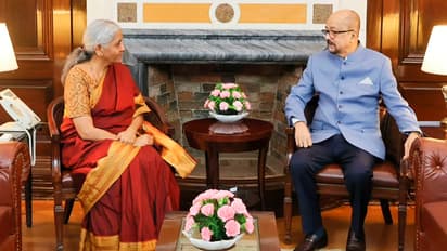 Chhattisgarh-Governor-Ramen-Deka-met-Nirmala-Sitharaman