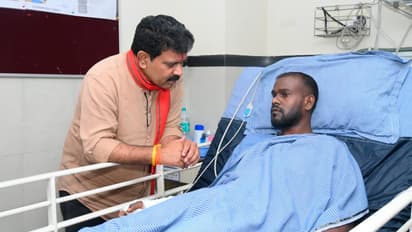 CG-Deputy-CM-Vijay-Sharma-reached-Hospital-to-meet-the-soldier-injured-in-the-Naxalite-attack