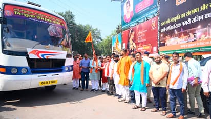 CG-Deputy-CM-Vijay-Sharma-flagged-off-the-bus-of-devotees-going-for-darshan-of-Dongargarh-Maa-Bamleshwar