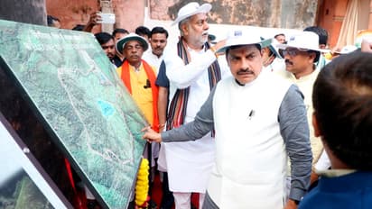 Mohan-Yadav-visit-Hathi-Darwaza-Singaurgarh-fort-Damoh