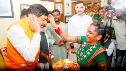 Mohan-Yadav-met-Padmashree-Awardee-Durgabai