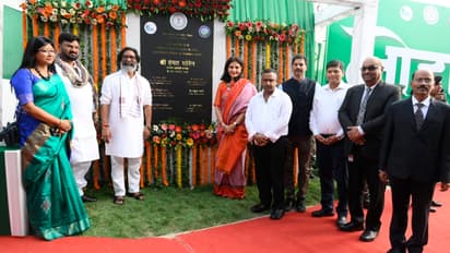 Hemant-Soren-laid-the-foundation-stone-of-Apollo-Multi-Specialty-Hospital-in-the-Ranchi-Smart-City-complex