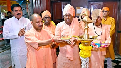 Yogi-Adityanath-offers-prayers-to-Maa-Durga-at-Bharat-Sevashram-Sigra-Varanasi