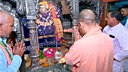 Yogi-Adityanath-on-Navratri-2024-offers-prayers-at-Kashi-Vishwanath-Temple-in-Varanasi