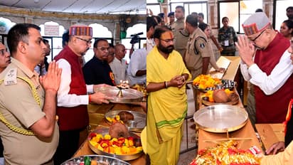 Governor-Ramen-Deka-worshiped-Maa-Bamleshwari-in-Dongargarh