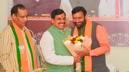 Mohan-Yadav-congratulate-Naib-Singh-Saini