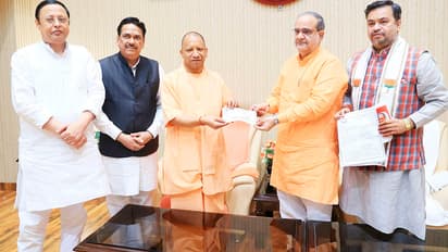 Yogi-Adityanath-renews-BJP-membership