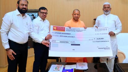 Jal-Shakti-minister-presents-Project-Corporation-dividend-cheque-to-CM-Yogi-Adityanath