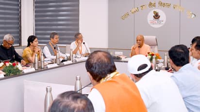 Yogi-Adityanath-meeting-of-Uttar-Pradesh-Braj-Teerth-Vikas-Parishad