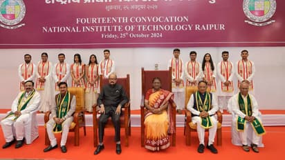Droupadi-Murmu-at-NIT-Raipur-convocation-ceremony-awarded-gold-medal-to-engineering-students