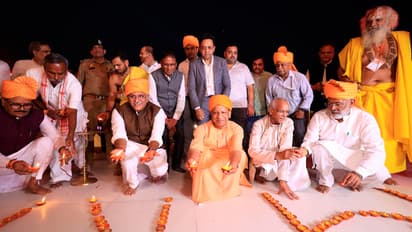 Ayodhya-Deepotsav-2024-CM-Yogi-Adityanath-light-diyas-at-Ram-Mandir