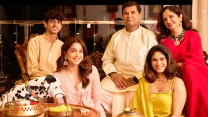 Sharvari-Wagh-celebrate-diwali-2024-with-her-family