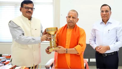National-Water-Award-handed-over-to-the-CM-Yogi-Adityanath