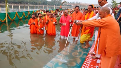 Yogi-Adityanath-at-Lakshman-Mela-Ground-Lucknow-for-chhath-puja-2024