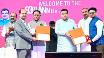 Nitin-Gadkari-at-inauguration-of-83rd-annual-convention-of-the-Indian-Road-Congress-in-Raipur