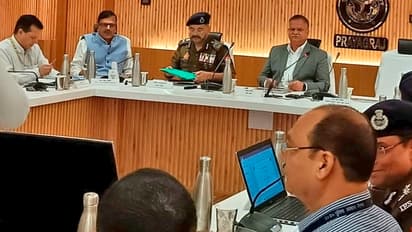 State-Government-Chief-Secretary-Manoj-Kumar-Singh-meeting-review-preparations-for-digital-and-swachh-prayagraj-mahakumbh-2025