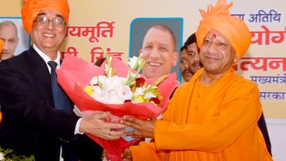Yogi-Adityanath-addressed-the-115th-Foundation-Day-program-of-Uday-Pratap-College-Varanasi