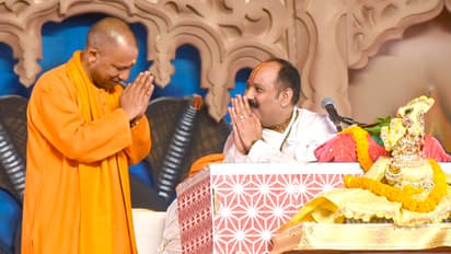 Yogi-Adityanath-visit-the-ongoing-Shri-Shiv-Mahapuran-Katha-in-Satua-Baba-Goshala-Domri-Varanasi