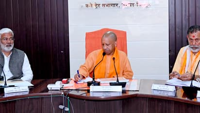 Yogi-Adityanath-reviewed-development-works-and-law-and-order-in-Chitrakoot