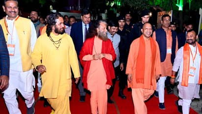 Yogi-Adityanath-meeting-with-saints-of-13-Akharas-registered-at-Prayagraj-Mahakumbh-2025