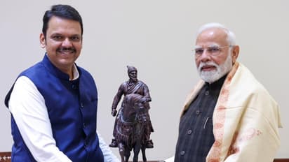 Devendra Fadanvis Meets Pm Modi