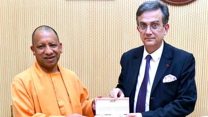 Yogi-Adityanath-meet-French-Ambassador-Dr-Thierry-Mathou