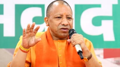 Yogi-Adityanath-instruction-policemen-training-to-be-completed-by-March-2025