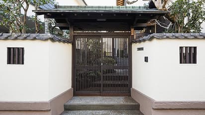 vastu-remedies-on-main-gate-of-home