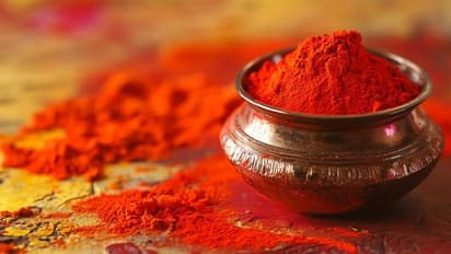 How-to-make-homemade-Sindoor-with-turmeric