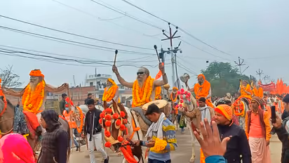 Panchayati-Akhara-Maha-Nirvani-grand-entry-into-the-Prayagraj-Mahakumbh-2025