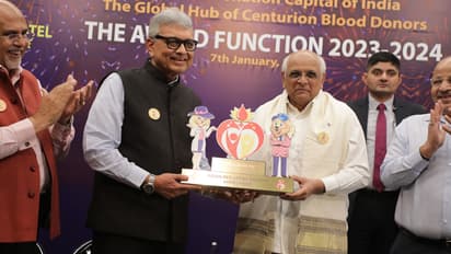 Bhupendra-Patel-honored-Centurion-Blood-Donors-and-Star-Blood-Donor-Institutions