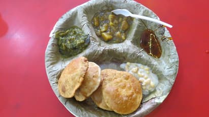 Prayagraj-famous-netram-Moolchand-kachori