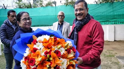Mamata Banerjee with Arvind Kejriwal