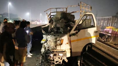 Nashik road accident