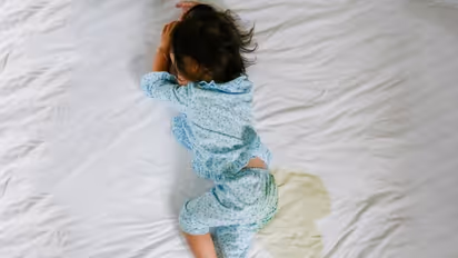 How to remove urine stains from bedsheets