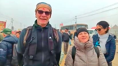 devotees-from-foreign-reach-prayagraj-mahakumbh-2025-jai-shri-ram-chants-in-german-spanish-russian-french-can-be-heard