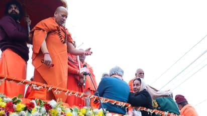 niranjani-akhara-Mahamandaleshwar-Swami-Kailashanand-Giri-ji-at-Makar-Sankranti-amrit-snan-at-prayagraj-mahakumbh-2025