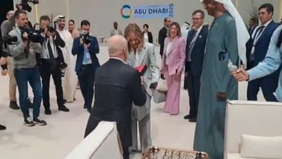 Albanian PM Edi Rama knelt before Italian PM Giorgia Meloni