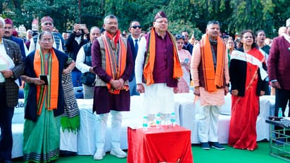 CM-Pushkar-Singh-Dhami-at-collective-Vande-Mataram-singing-program-organized-by-Bharat-Vikas-Parishad-at-Dehradun