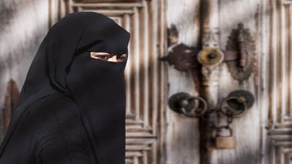 Burqa drugged woman thief