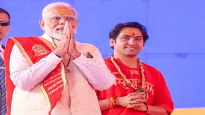 PM Modi and Dhirendra Krishna Shastri